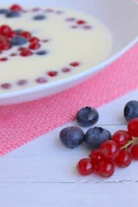 Süße Buttermilchsuppe