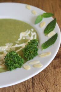 Brokkoli-Minz-Suppe