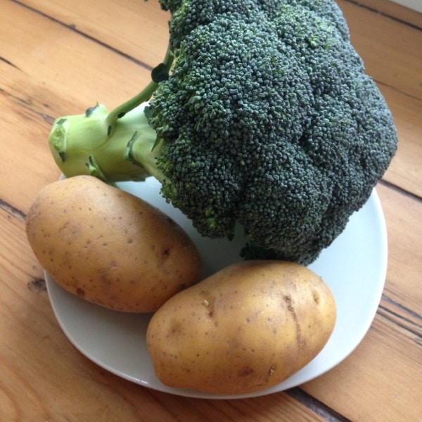 Brokkolicremesuppe-zutaten