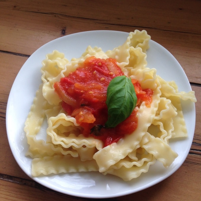 nudeln-mit-frischer-tomatensosse-zubereitung