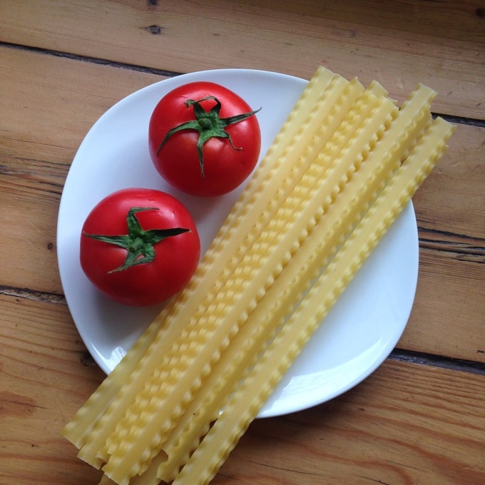 nudeln-mit-tomatensosse-zutaten