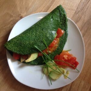 Tomatenpfannkuchen mit Spinat-Feta-Füllung