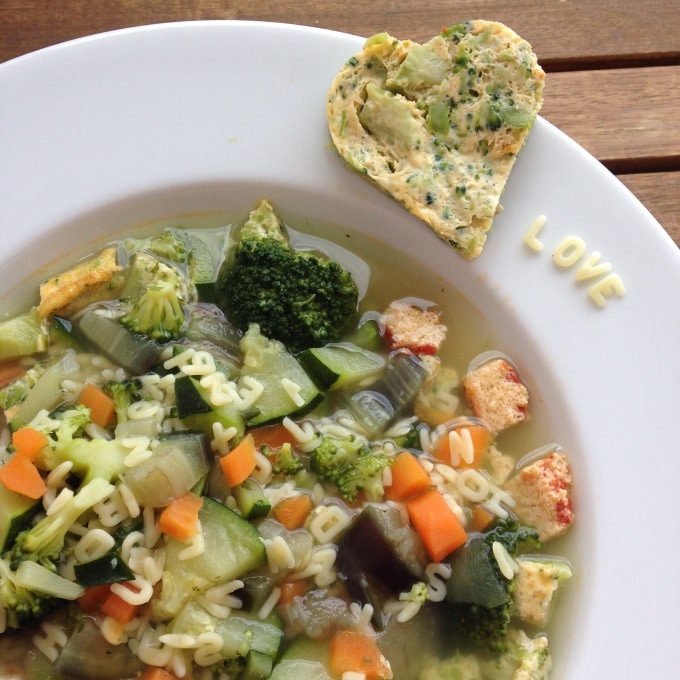 Buchstabensuppe - Kinder, kommt essen!