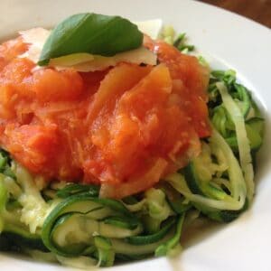 Zoodles mit Tomatensauce