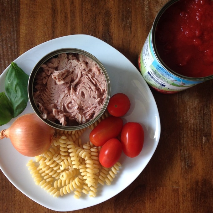 Nudeln mit Thunfischsoße - Kinder, kommt essen!