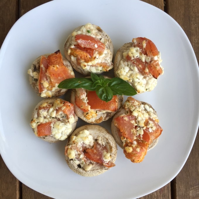 Champignons mit Tomate und Frischkäse gefüllt - Kinder, kommt essen!