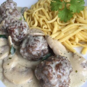 Köttbullar mit Champignon-Rahmsoße