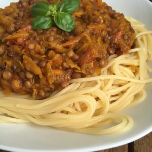 Pasta mit Linsen-Kürbis-Bolognese