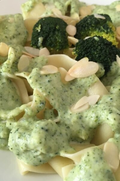 Pasta mit Brokkoli-Sahne-Soße