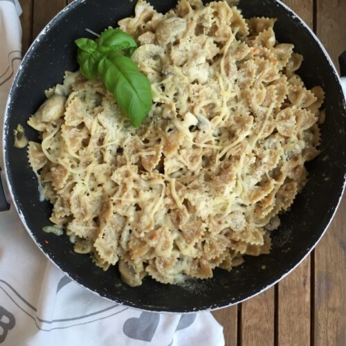 Nudel-Pilz-Pfanne - Kinder, kommt essen!