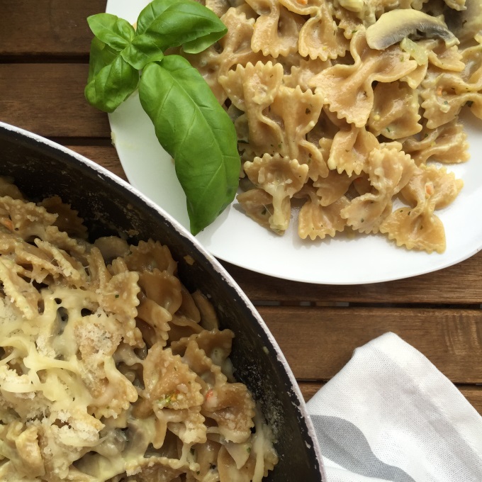 Nudel-Pilz-Pfanne - Kinder, kommt essen!