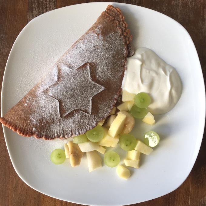 Umgang mit Messern Obstsalat Schokopfannkuchen (3)