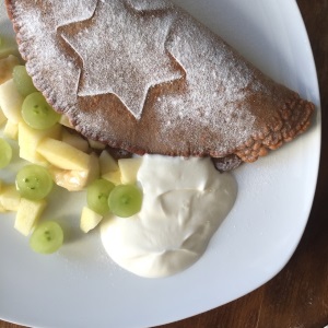 Umgang mit Messern Obstsalat Schokopfannkuchen (8)