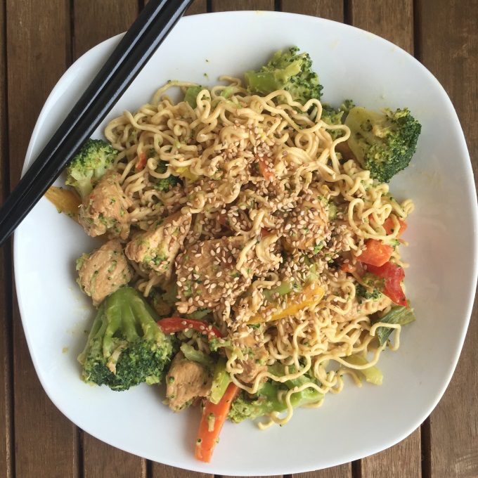 Chinesische Nudelpfanne - Kinder, kommt essen!
