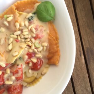 Ravioli mit Sahne-Basilikum-Tomaten-Soße