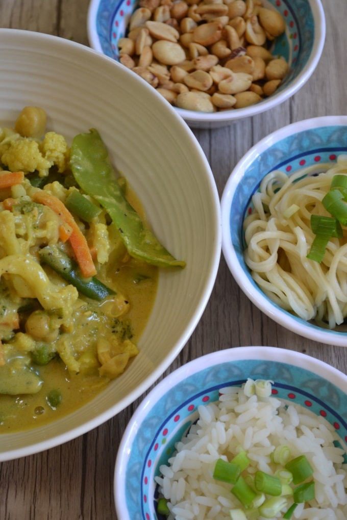 Gemüse-Hähnchen-Curry mit Erdnussbutter - Kinder, kommt essen!