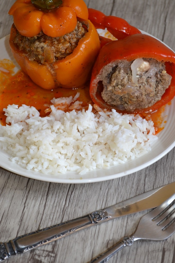 Gefüllte Paprika mit Hackfleisch und Feta - Kinder, kommt essen!