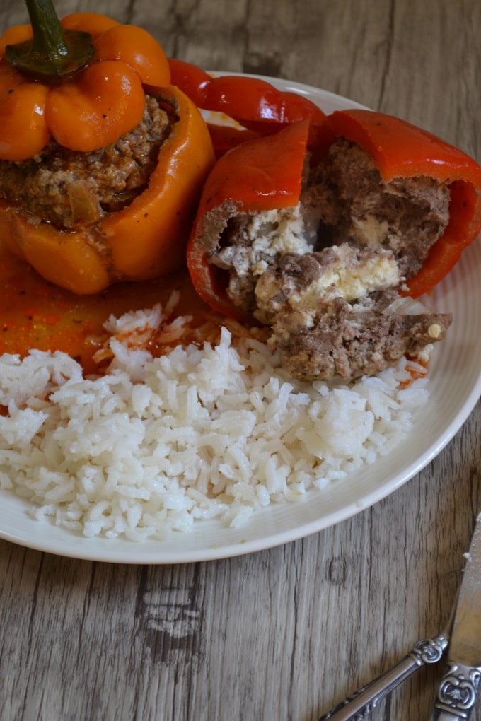 Gefüllte Paprika mit Hackfleisch und Feta - Kinder, kommt essen!