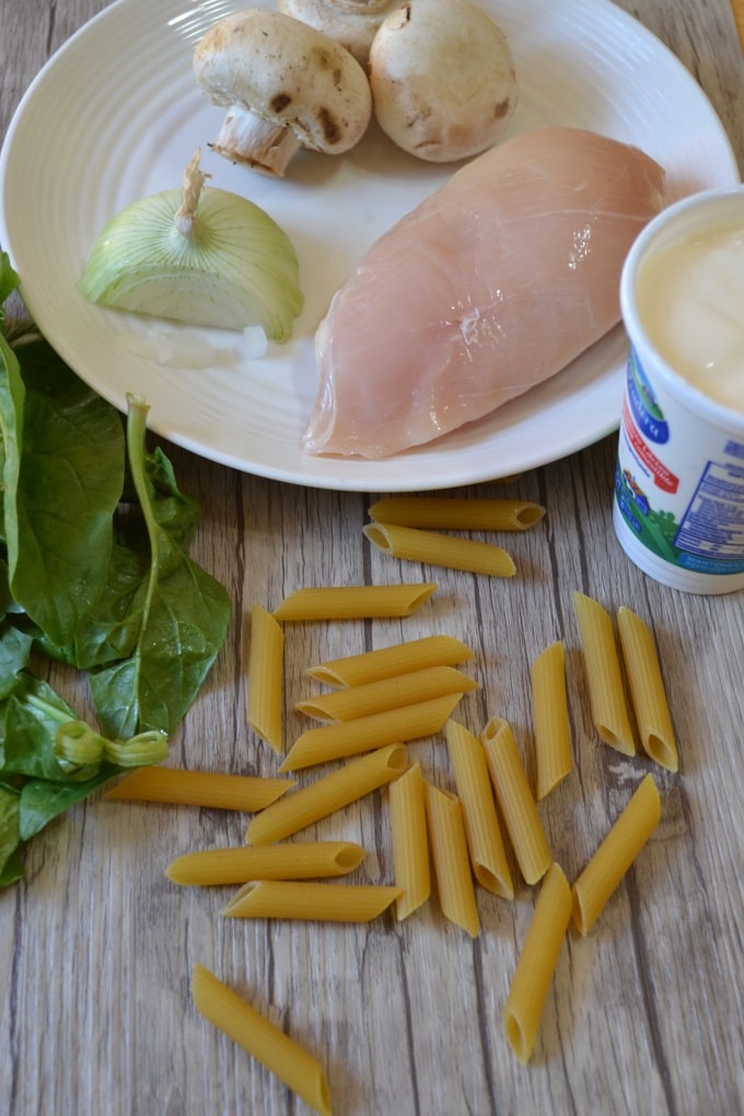 Penne mit Hähnchenbrust, Spinat und Champignons - Kinder, kommt essen!
