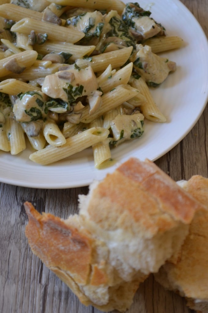 Penne mit Hähnchenbrust, Spinat und Champignons - Kinder, kommt essen!