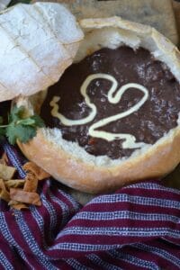 Sopa de frijoles (schwarze Bohnen-Suppe aus Guatemala)