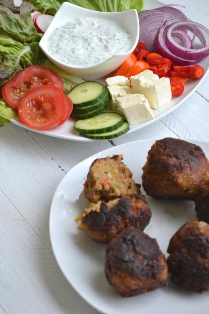 Pita-Taschen mit bunten Hackbällchen - Kinder, kommt essen!