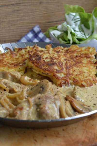 Putengeschnetzeltes mit fruchtiger Currysoße - ein leckeres Gericht Putengeschnetzeltes mit fruchtiger Currysoße - ein leckeres Gericht