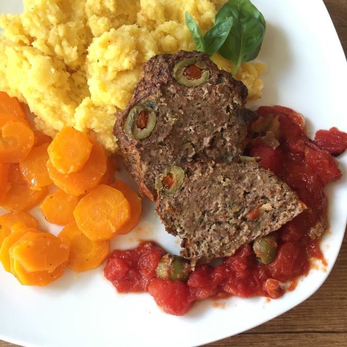 Hackbraten ital. Art auf Tomatensoße mit Parmesan-Polenta - Kinder ...