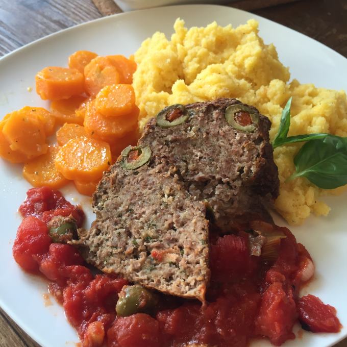 Hackbraten ital. Art auf Tomatensoße mit Parmesan-Polenta - Kinder ...