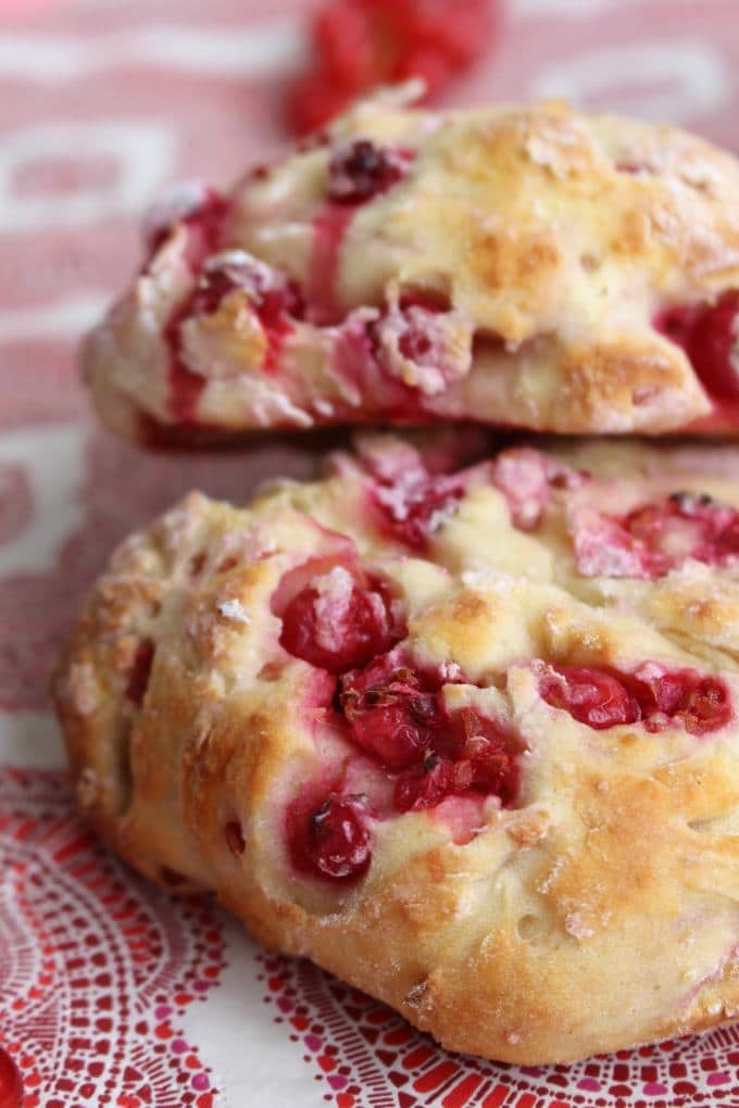 Johannisbeeren-Quark-Brötchen - Kinder, kommt essen!