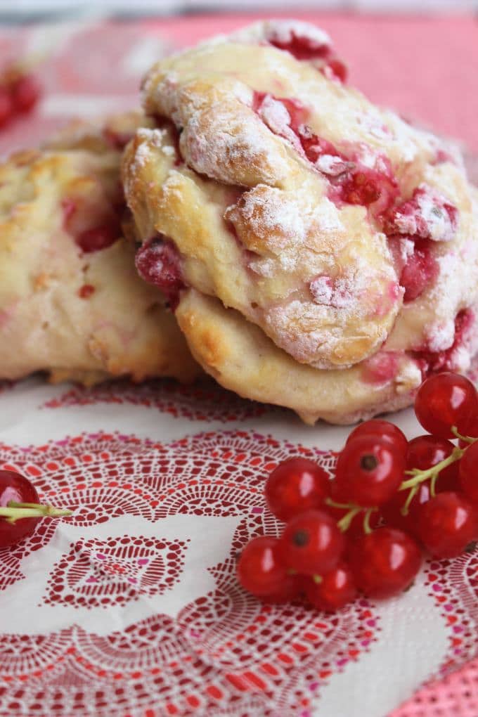 Johannisbeeren-Quark-Brötchen - Kinder, kommt essen!