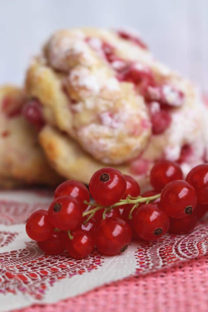 Johannisbeeren-Quark-Brötchen