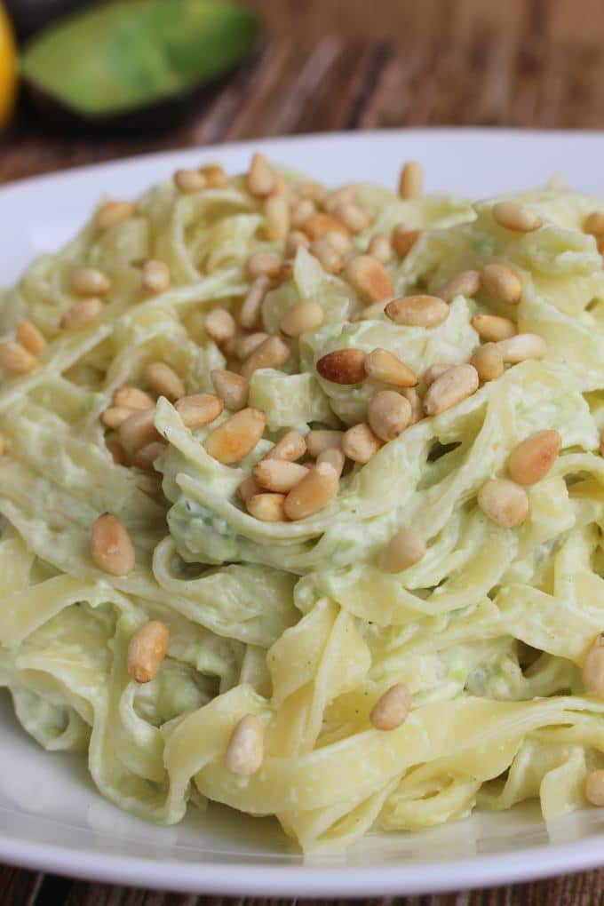 Pasta mit Avocado-Frischkäse-Soße