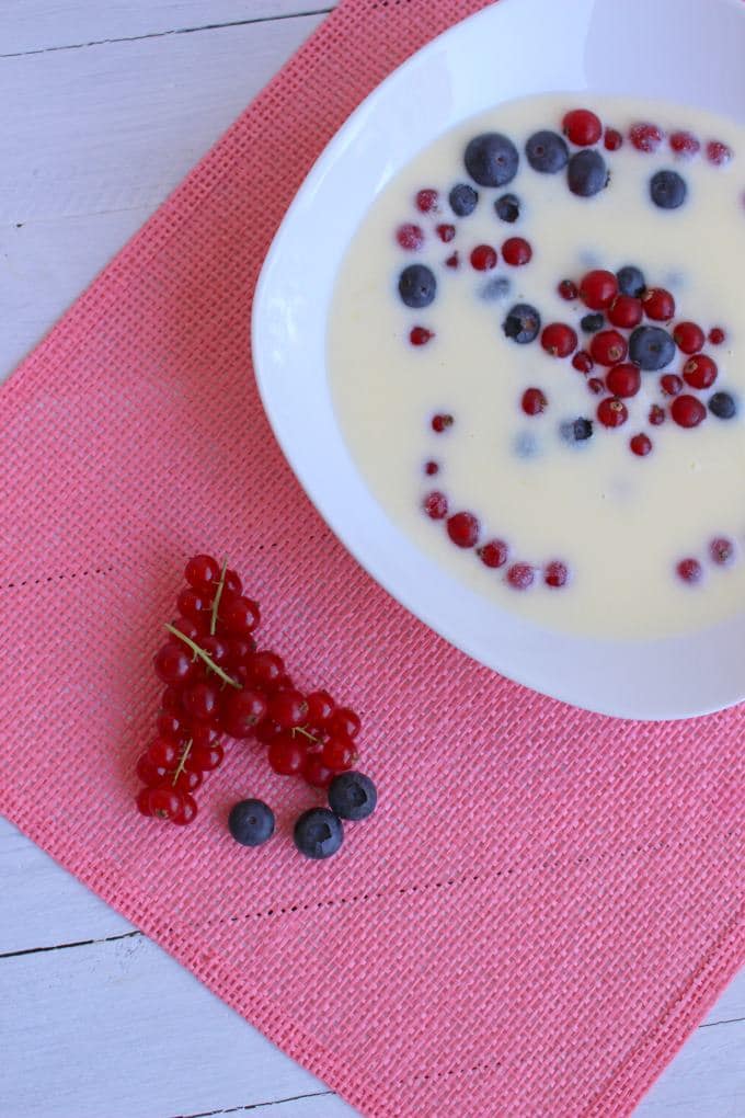 Süße Buttermilchsuppe - Kinder, kommt essen!