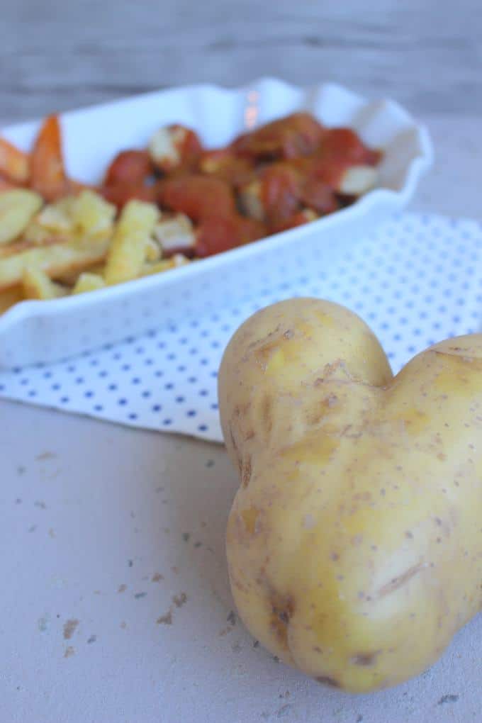 Zweierlei Pommes Currywurst (1)