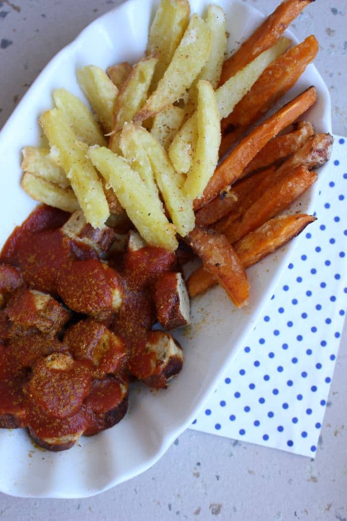 Zweierlei Pommes Currywurst (6)