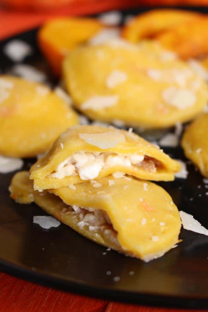 Kürbis-Ravioli mit karamellisierter Zwiebel-Frischkäse-Füllung - Kinder ...