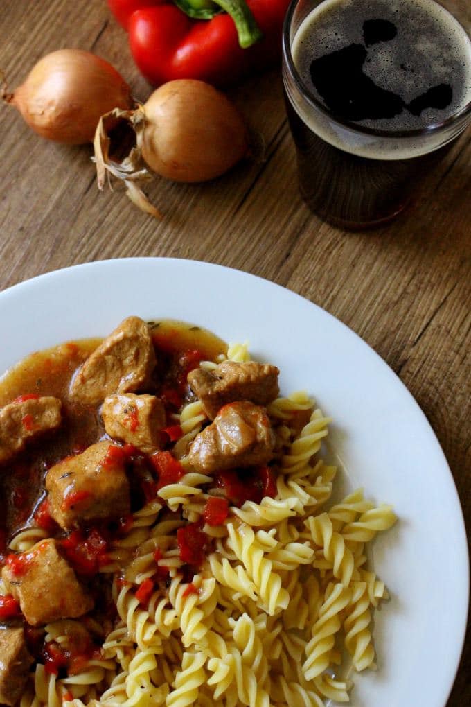 Gulasch mit Malzbier - Kinder, kommt essen!