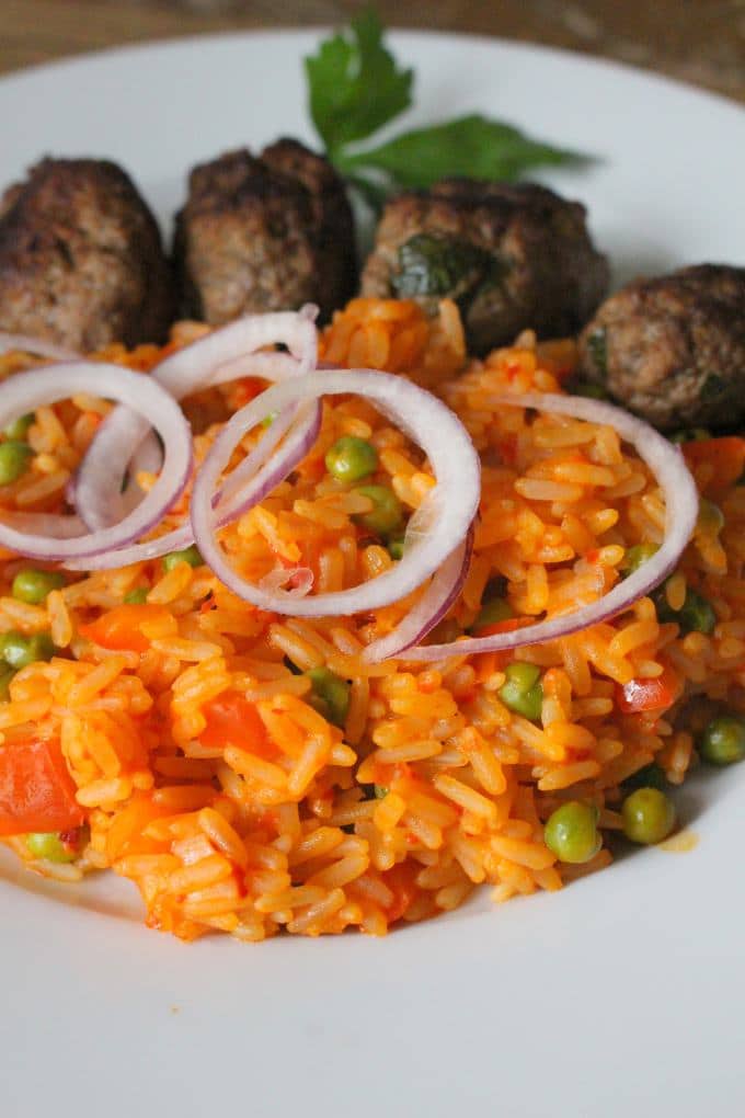 Cevapcici mit Djuvec-Reis - Kinder, kommt essen!