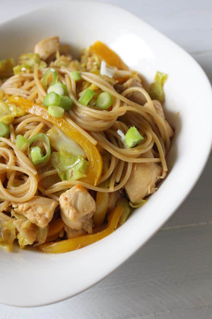 Spaghetti mit Spitzkohl und Hähnchen