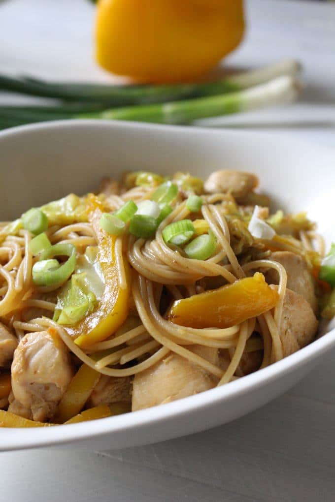 Spaghetti mit Spitzkohl und Hähnchen