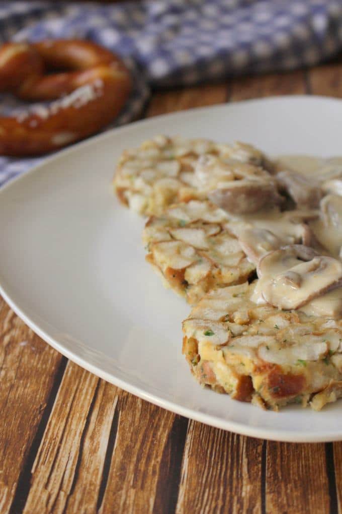 Brezel-Knödel mit Pilzrahmgemüse