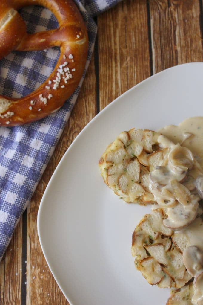 Brezel-Knödel mit Pilzrahmgemüse