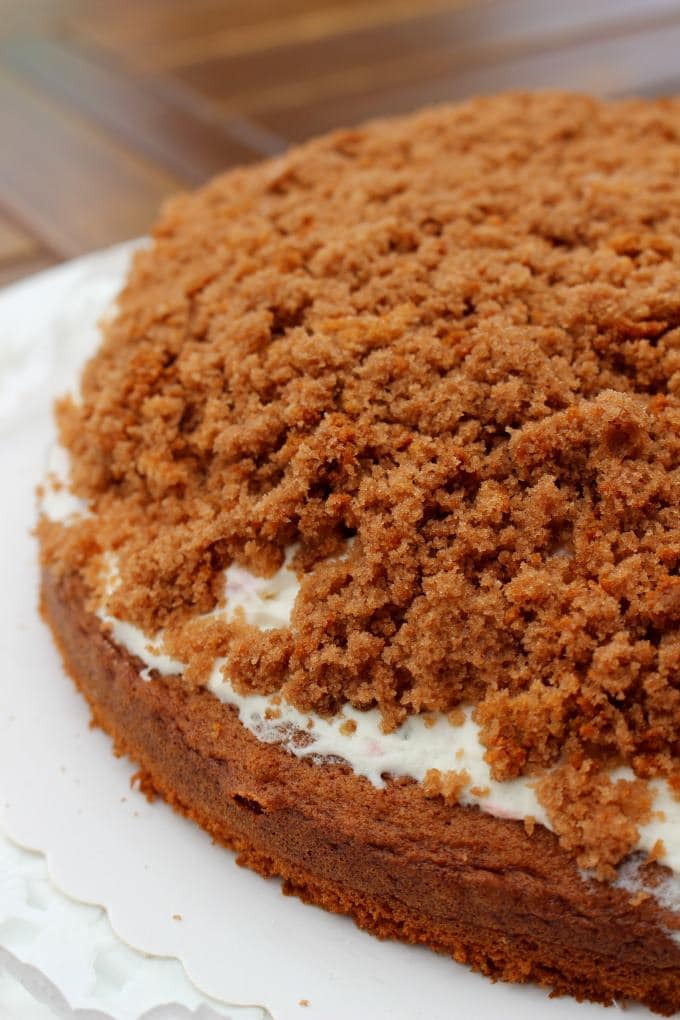 Maulwurfkuchen mit Erdbeeren