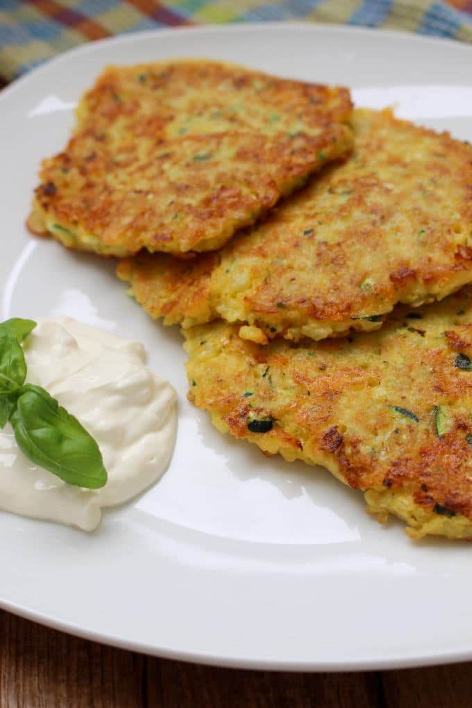 Kartoffel-Zucchini-Puffer mit Käse - Rezept für die Familie