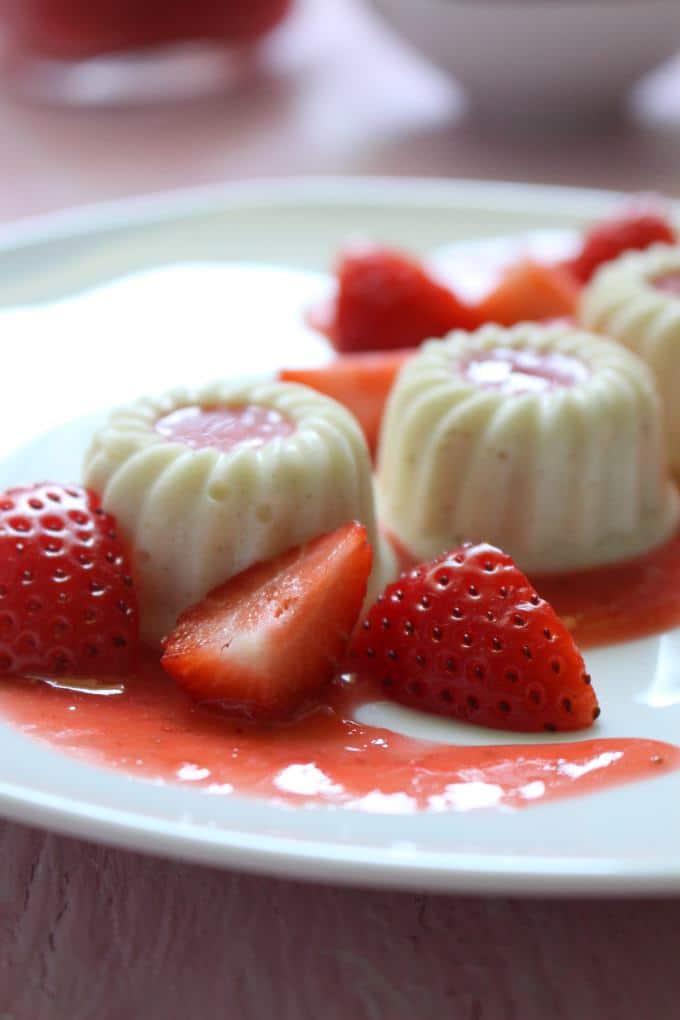 Panna cotta mit Erdbeeren - Kinder, kommt essen!