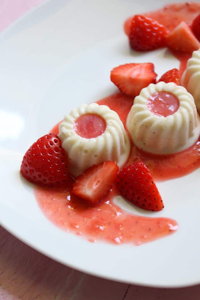 Panna cotta mit Erdbeeren - Kinder, kommt essen!