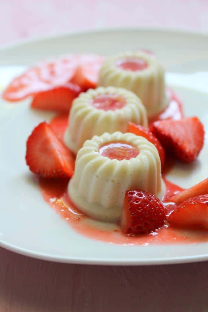 Panna cotta mit Erdbeeren