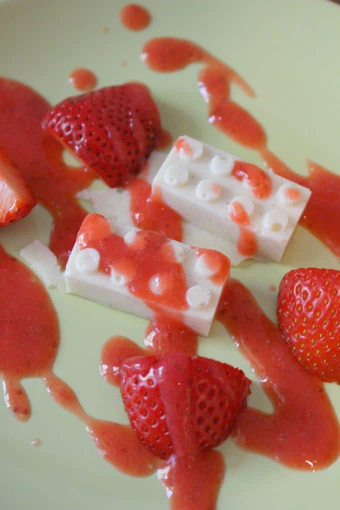 Panna cotta mit Erdbeeren