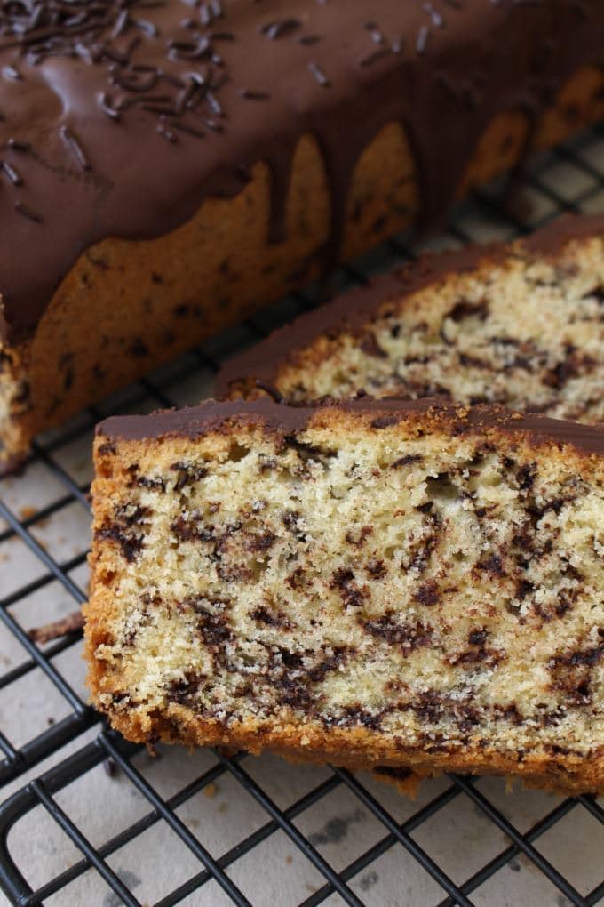 Kastenkuchen mit Schokoladenstreuseln - Kinder, kommt essen!